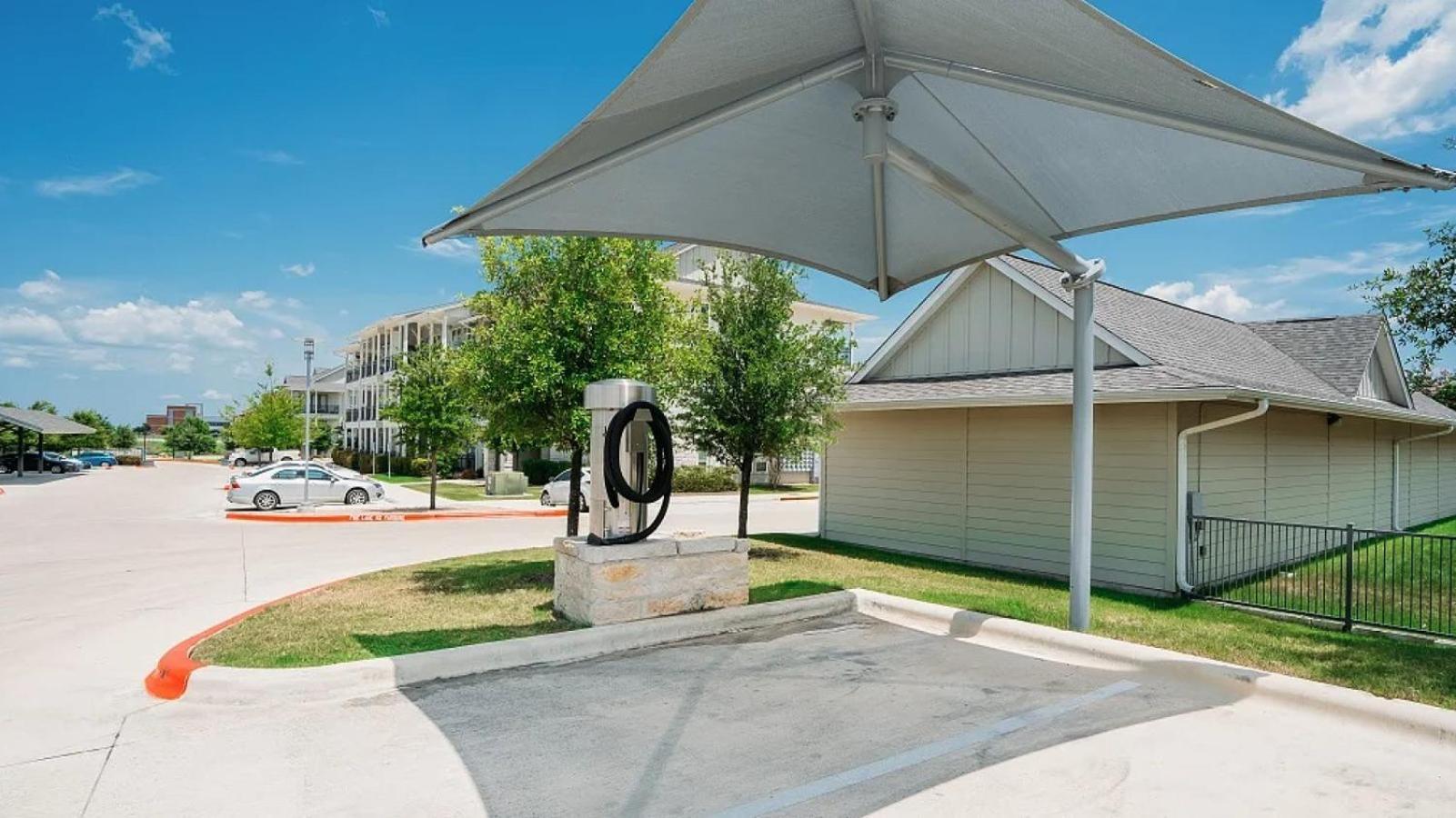 Landing At The Green At Plum Creek - 2 Bedrooms In Kyle Luaran gambar