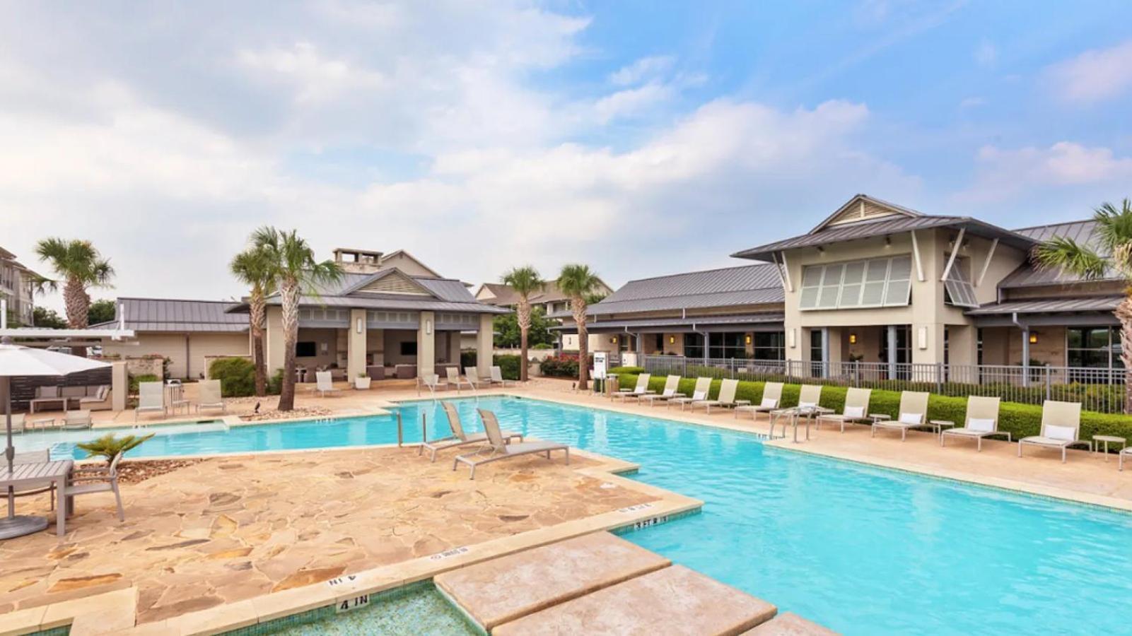 Landing At The Green At Plum Creek - 2 Bedrooms In Kyle Luaran gambar